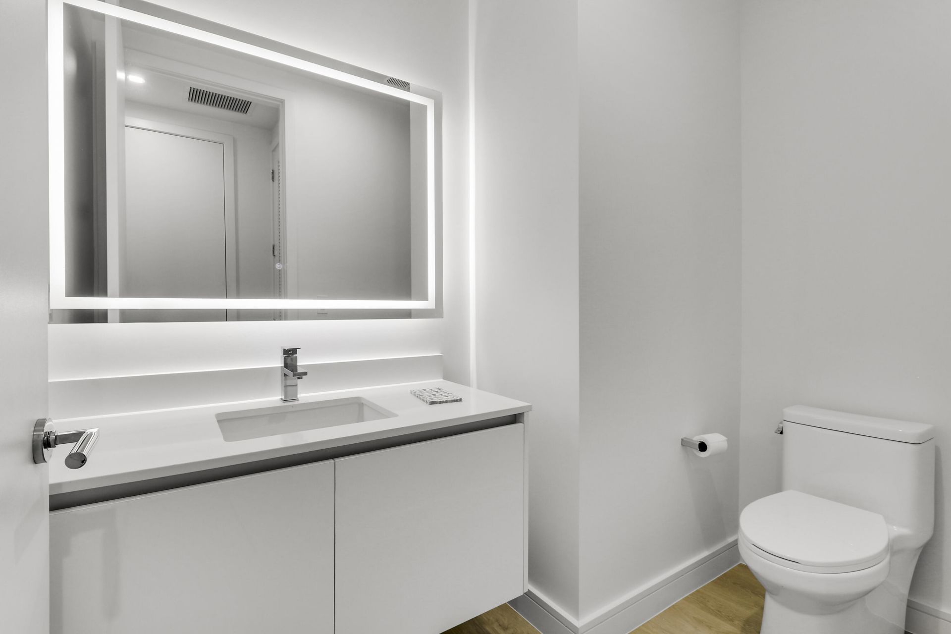 220 Lake Shore Drive, Unit 815, Lake Park, FL 33403 Photo
