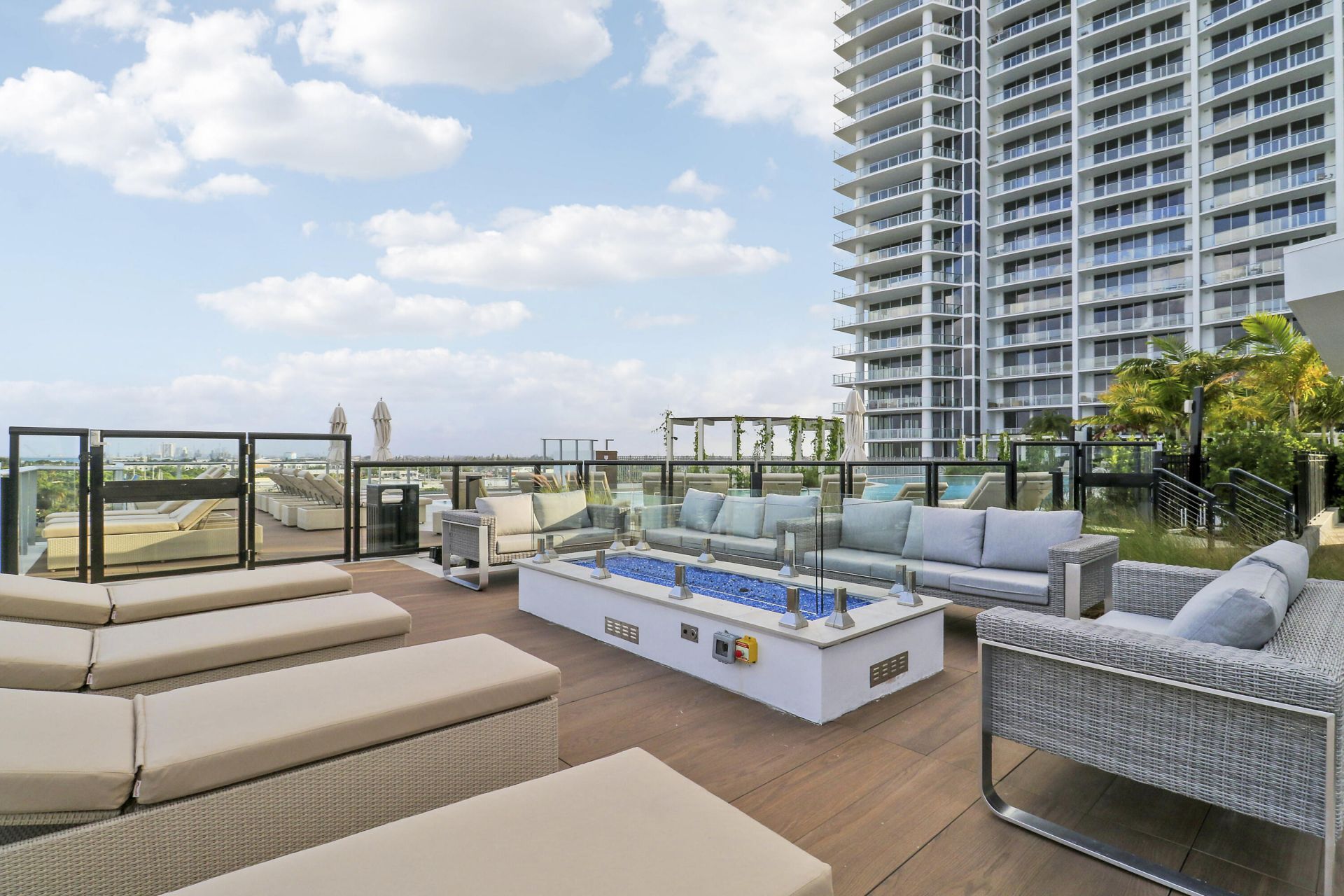 220 Lake Shore Drive, Unit 815, Lake Park, FL 33403 Photo
