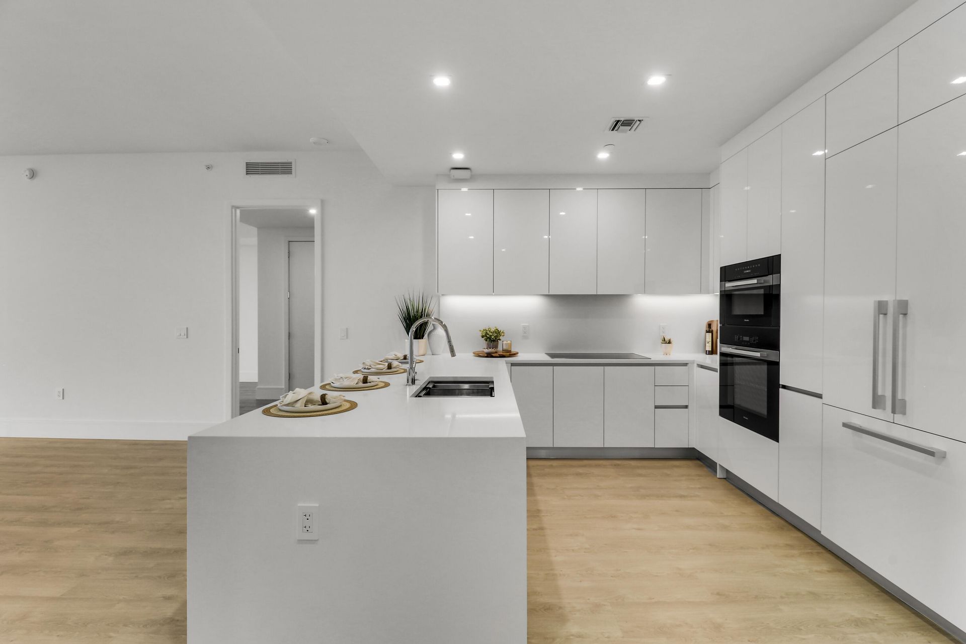 220 Lake Shore Drive, Unit 815, Lake Park, FL 33403 Photo