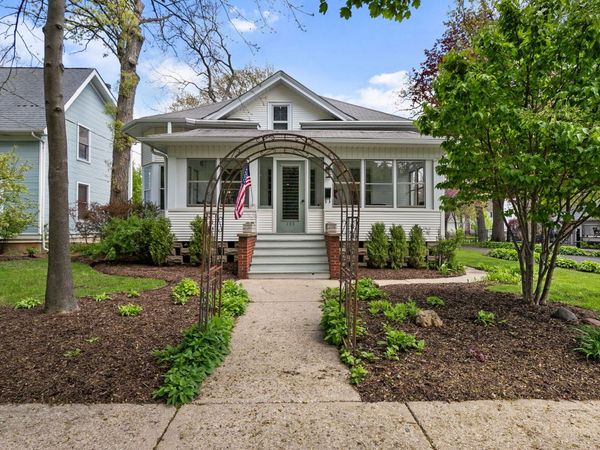 155 S Slusser Street , Grayslake, IL 60030