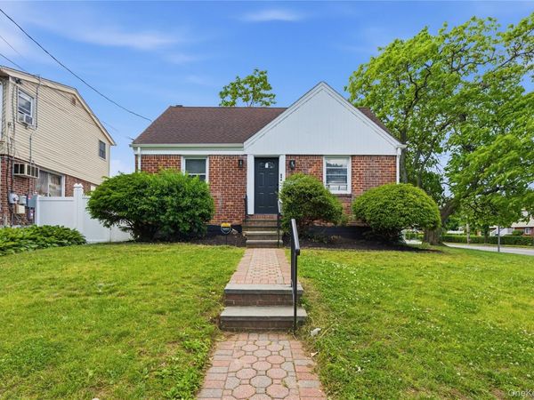 646 Macon Place , Uniondale, NY 11553