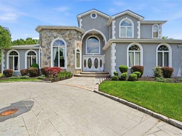 12 Phillips Lane , Lake Grove, NY 11755