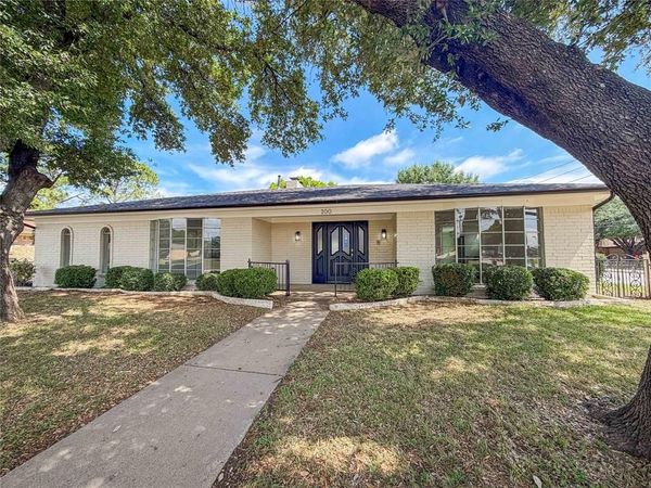 100 W Pleasantview Drive, Hurst, TX 76054