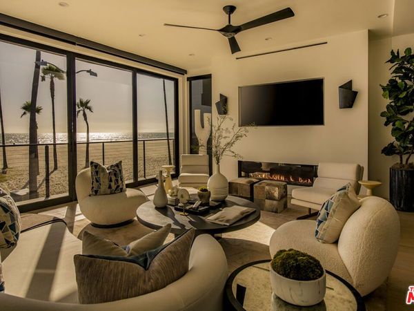 3011 Ocean Front Walk, Venice, CA 90291