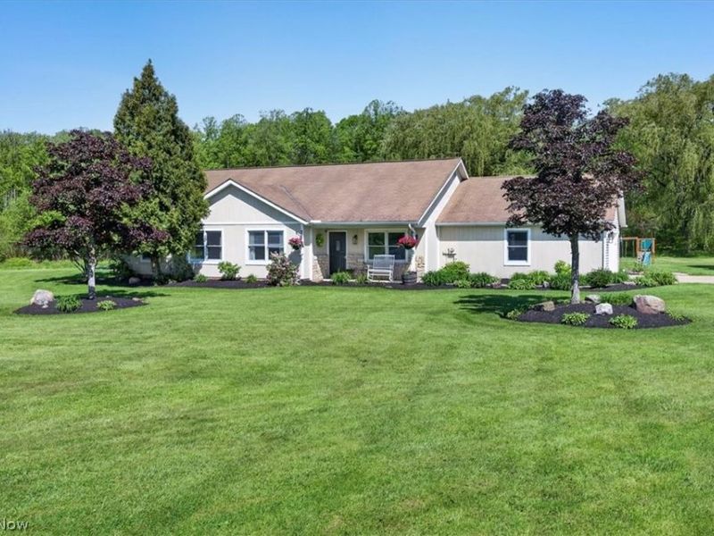 10650 Holi Dale Drive, Chardon, OH 44024 Photo 3