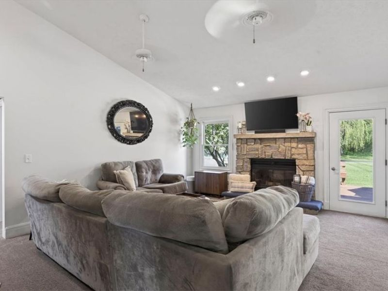 10650 Holi Dale Drive, Chardon, OH 44024 Photo 8
