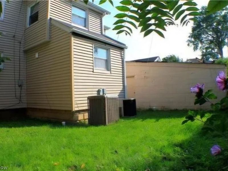 2433 Tuxedo Avenue , Parma, OH 44134 Photo 3