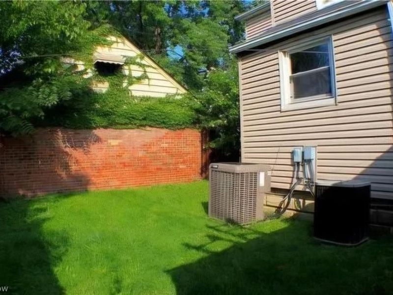 2433 Tuxedo Avenue , Parma, OH 44134 Photo 4