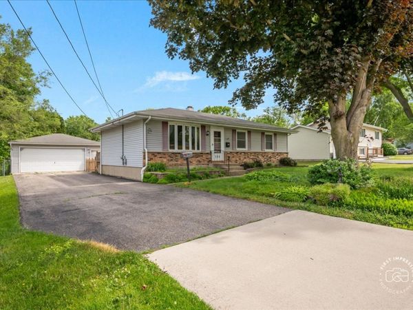 184 Locust Street , South Elgin, IL 60177