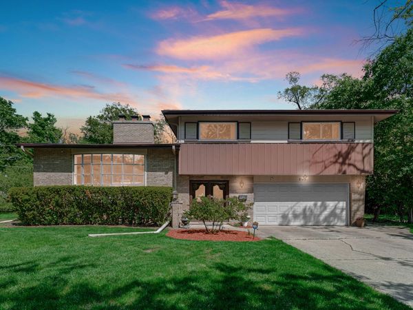 895 Sumac Road , Highland Park, IL 60035
