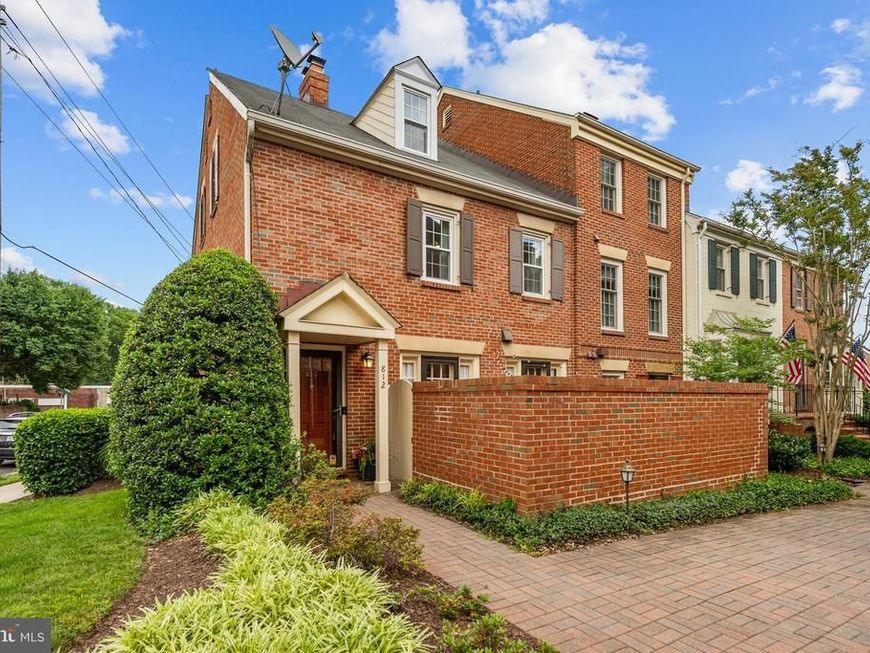 812 Bashford Lane, Alexandria, VA 22314 Main Photo