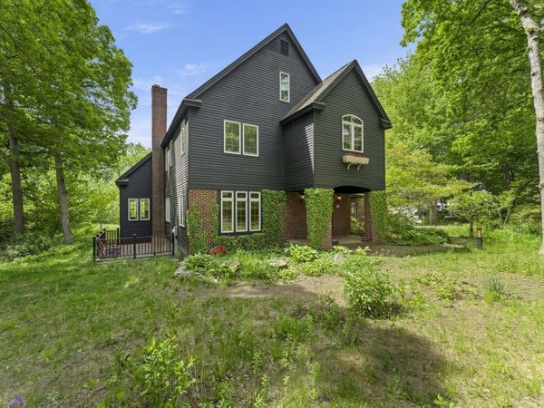 28 Vincent Rd, Mendon, MA 01756