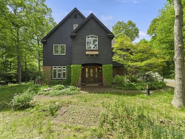 28 Vincent Rd, Mendon, MA 01756
