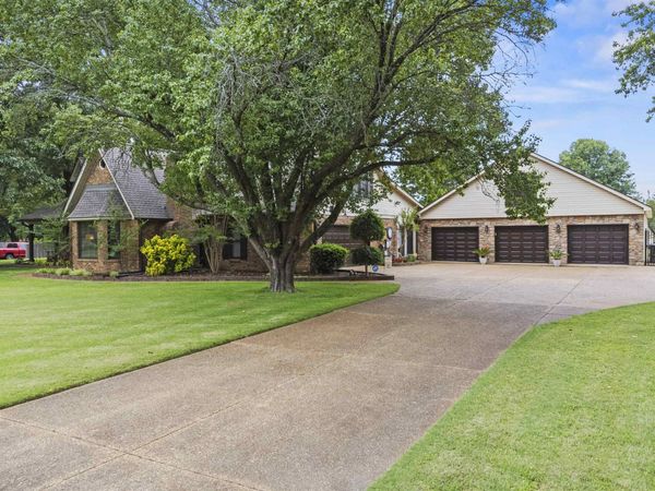 3215 ALFRED DR, Bartlett, TN 38133