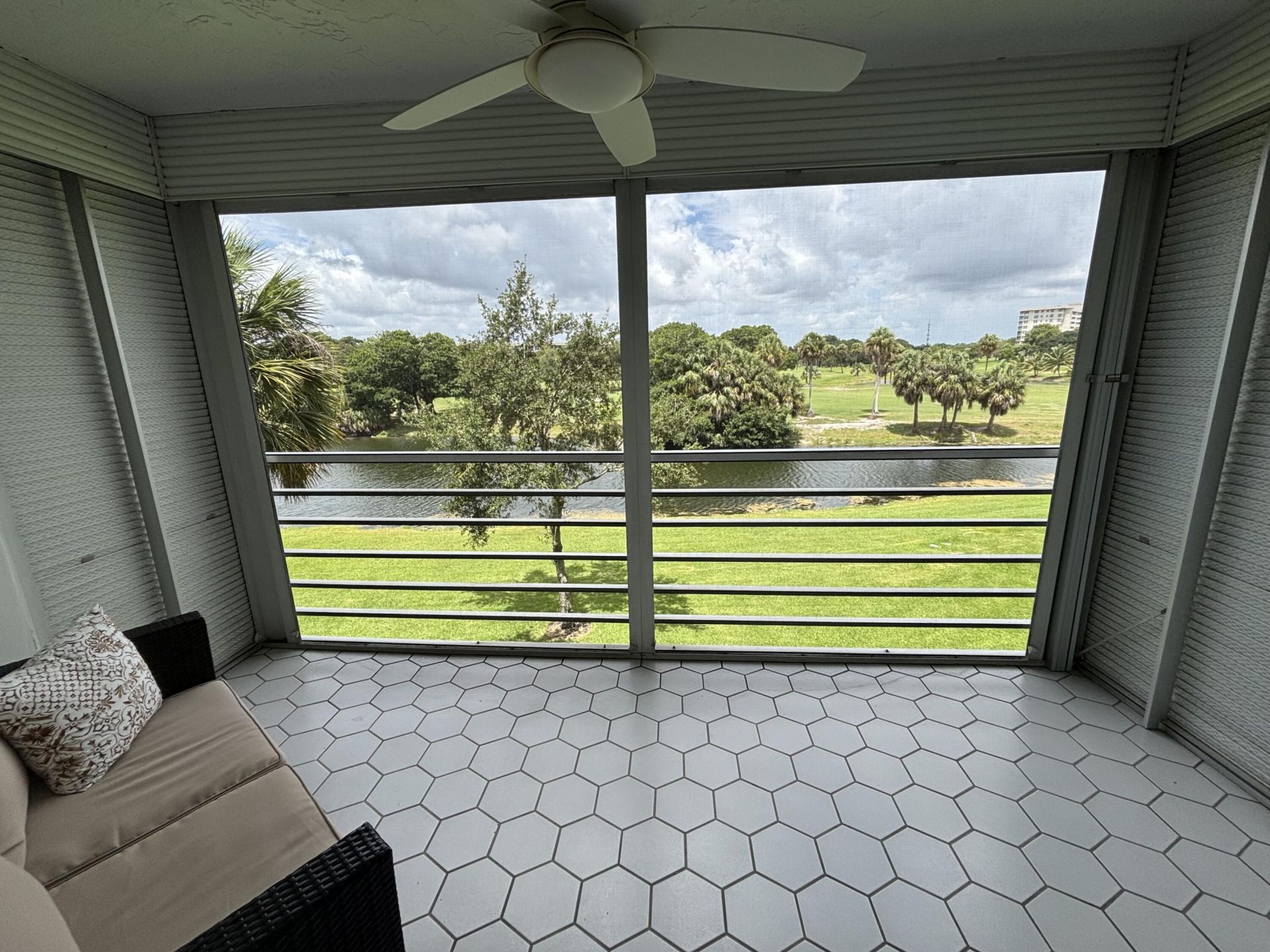 555 Oaks Lane, Unit 309, Pompano Beach, FL 33069 Photo