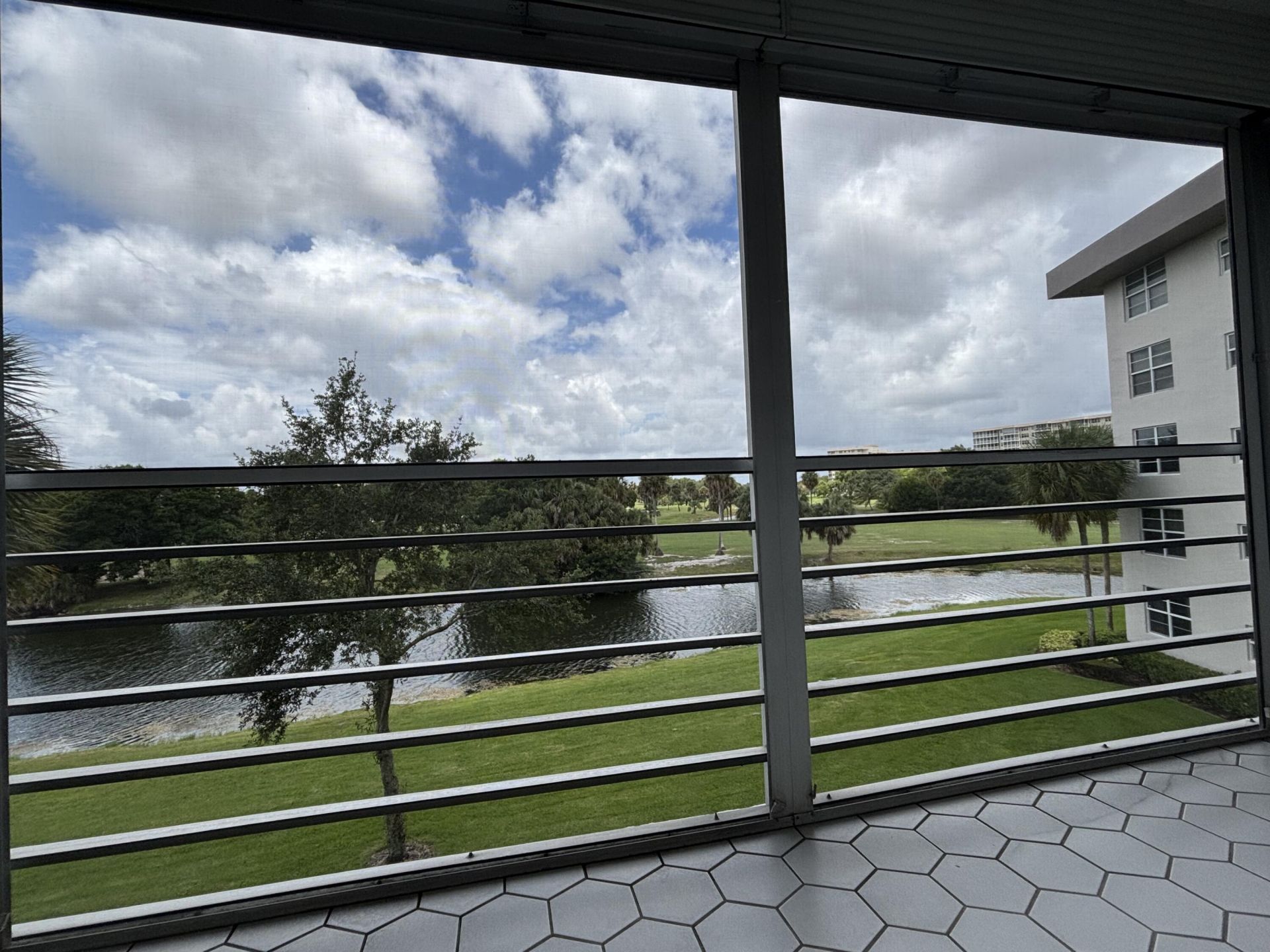 555 Oaks Lane, Unit 309, Pompano Beach, FL 33069 Photo