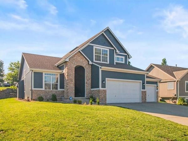 1131 Crimson Lane, Liberty, MO 64068