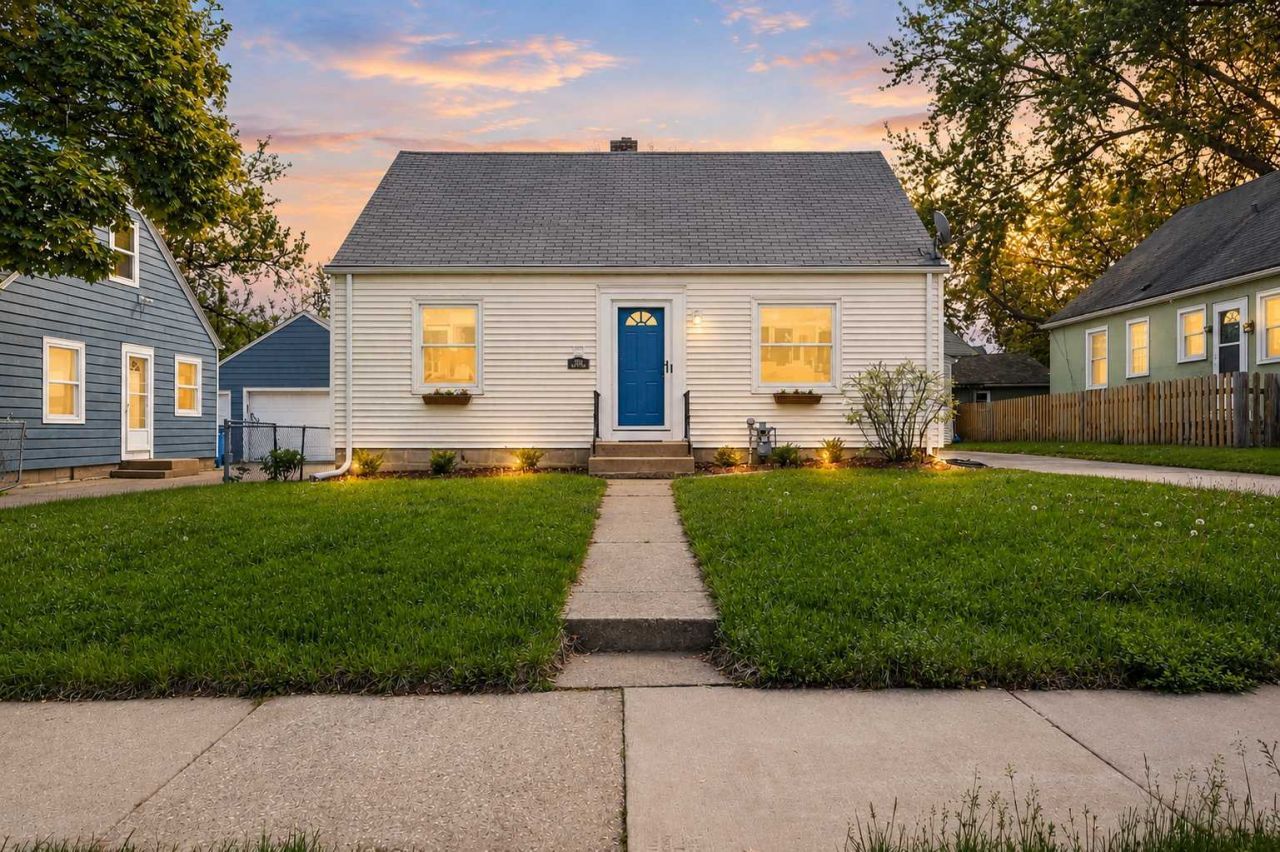 1108 Oakdale Avenue , West Saint Paul, MN 55118