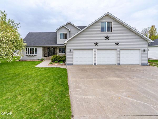 2112 9TH Street SE, East Grand Forks, MN 56721