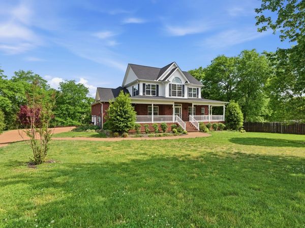 1013 Cabriolet Ct, Gallatin, TN 37066