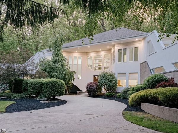 25 River Mountain Drive , Moreland Hills, OH 44022