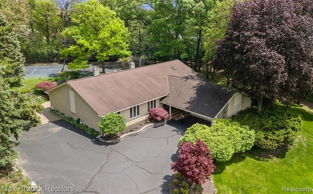 1418 Sodon Lake Drive, Bloomfield Hills, MI 48302 Main Photo