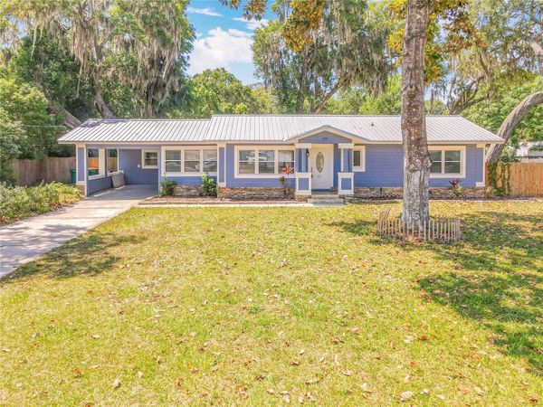 1006 E 11TH AVENUE , MOUNT DORA, FL 32757