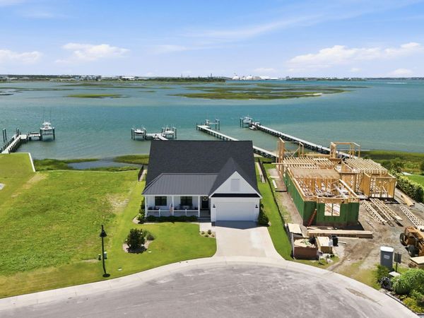 135 Gallants Point Road, Beaufort, NC 28516