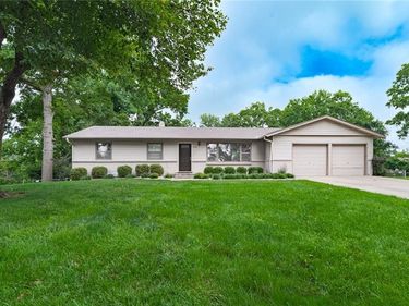 6108 NW KLAMM Drive, Kansas City, MO 64151