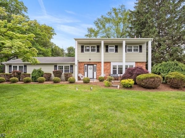 2 Ellam Dr, Randolph, NJ 07869