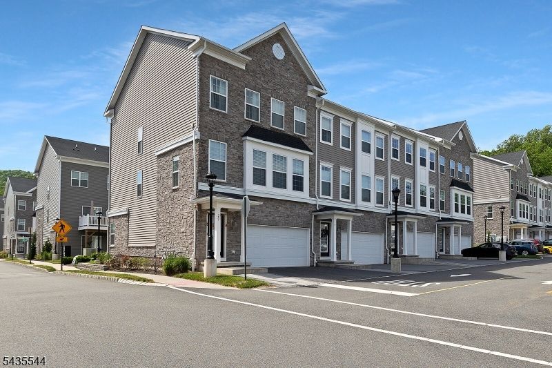 6 Martin Pl, Morris Plains, NJ 07950 Main Photo