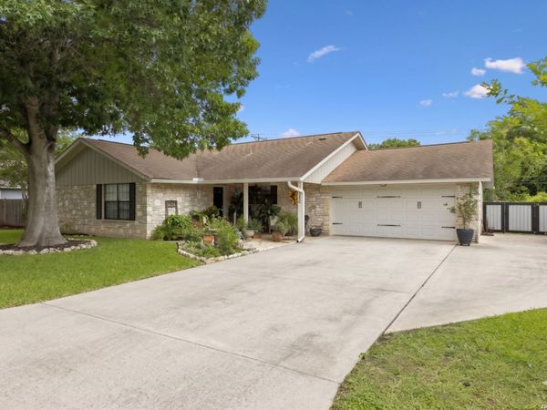 106 Lehmann St, Boerne, TX 78006