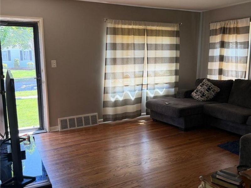 5141 Bridgewater Road , Lyndhurst, OH 44124 Photo 6