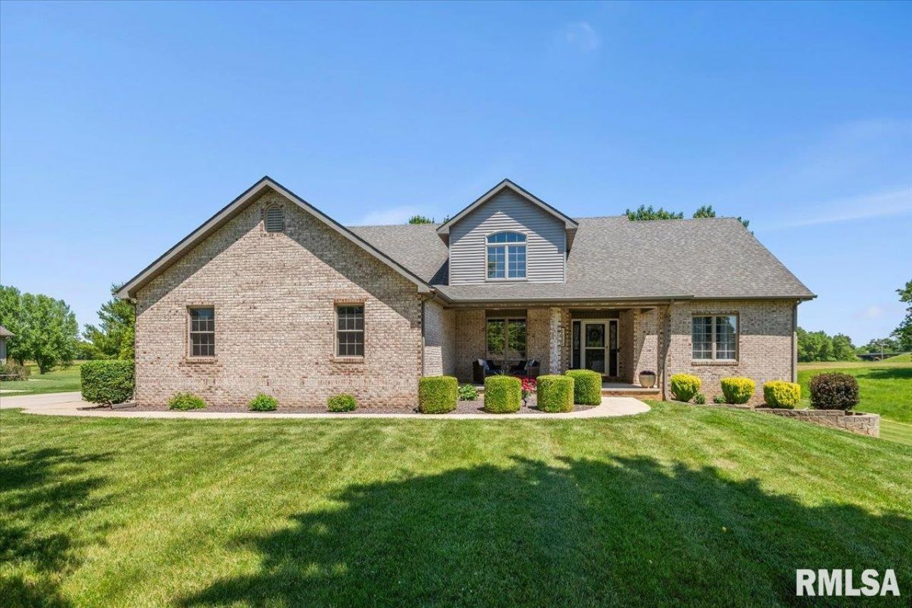 6630 Coolidge Drive, Cantrall, IL 62625 Main Photo