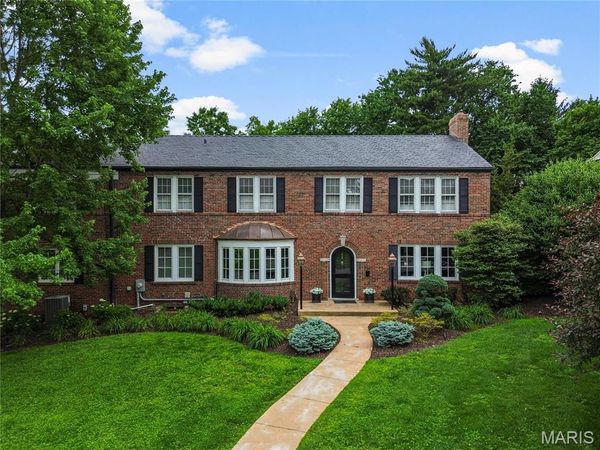 98 Lake Forest Drive, Richmond Heights, MO 63117