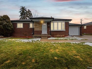 20336 Cedar Street , St. Clair Shores, MI 48081