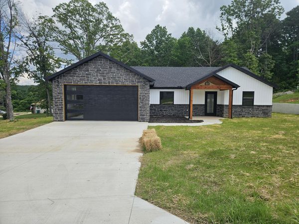 203 Juniper Avenue , Cabool, MO 65689
