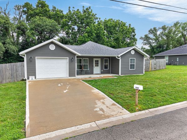 1030 Main Street , Lebanon, MO 65536