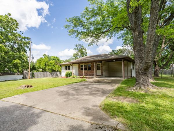 804 N Canton Avenue , Bolivar, MO 65613