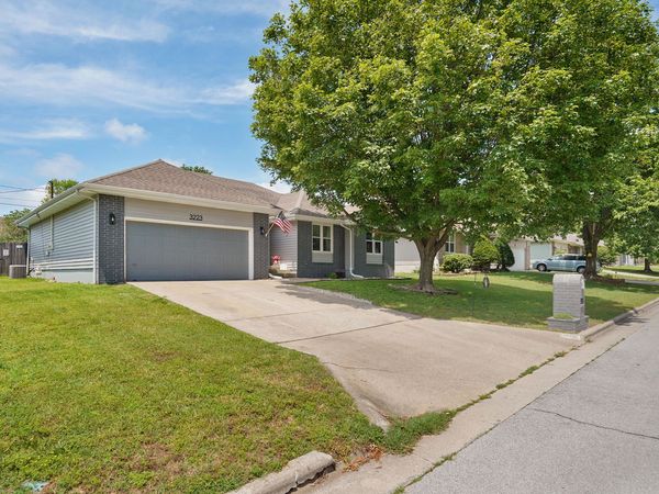 3223 S Nettleton Avenue, Springfield, MO 65807