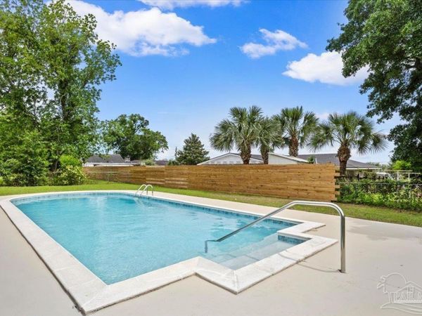 635 Whitney Dr, Pensacola, FL 32503
