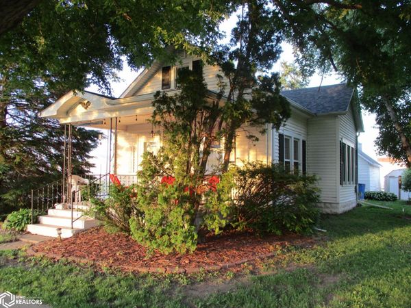 302 Tilford Street, Dysart, IA 52224