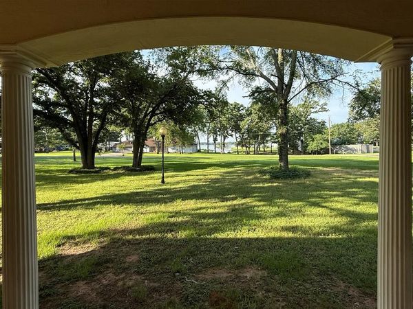 2811 N Shore Drive, Bonham, TX 75418