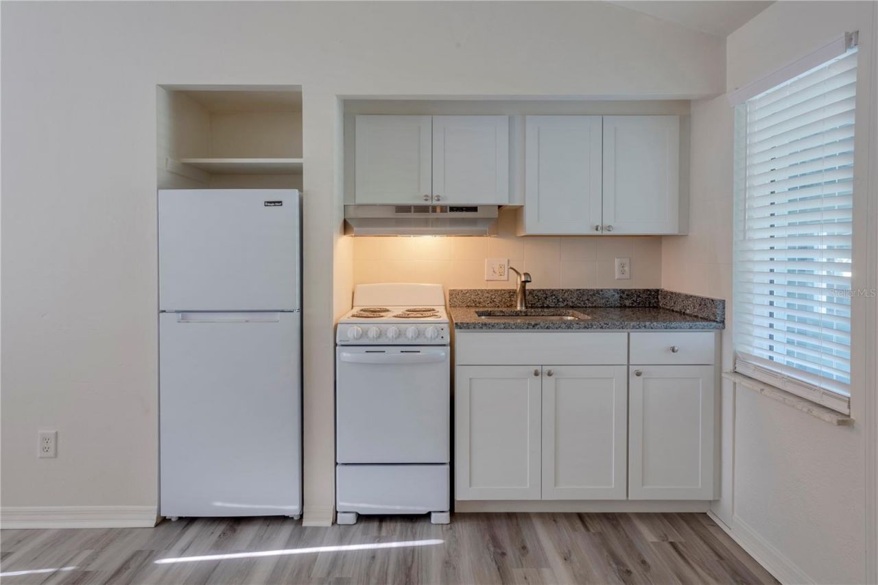 1102 Sunset Point Road, Clearwater, FL 33755 Photo