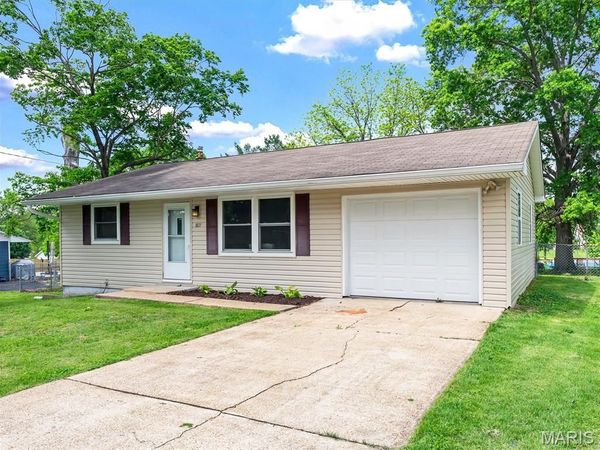 1877 Forest Lane, Pacific, MO 63069