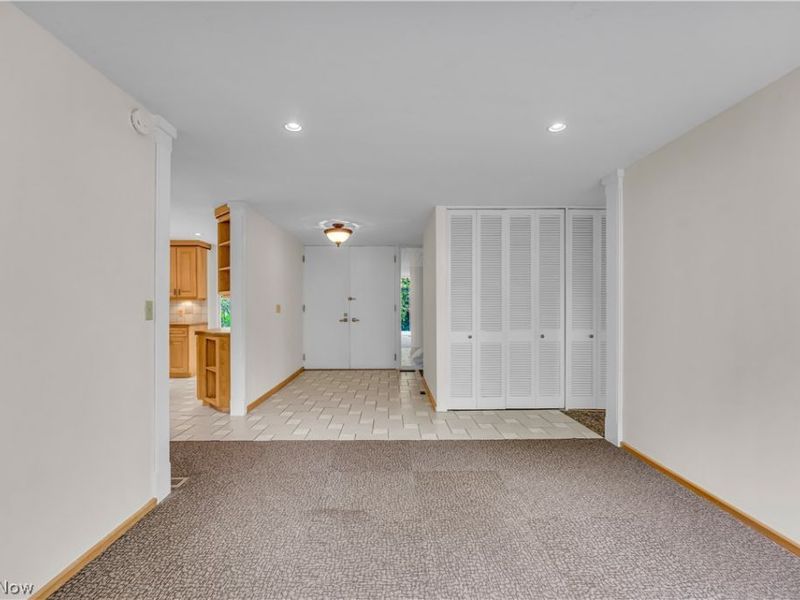 478 Tamiami Trail, Akron, OH 44303 Photo 12