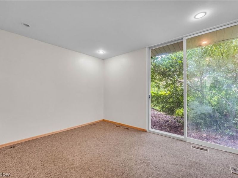 478 Tamiami Trail, Akron, OH 44303 Photo 21