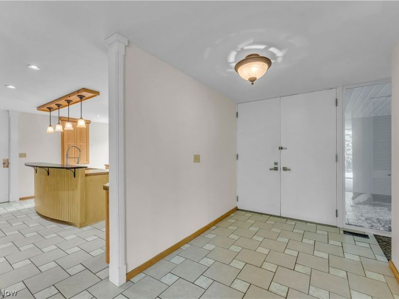478 Tamiami Trail, Akron, OH 44303 Photo 4