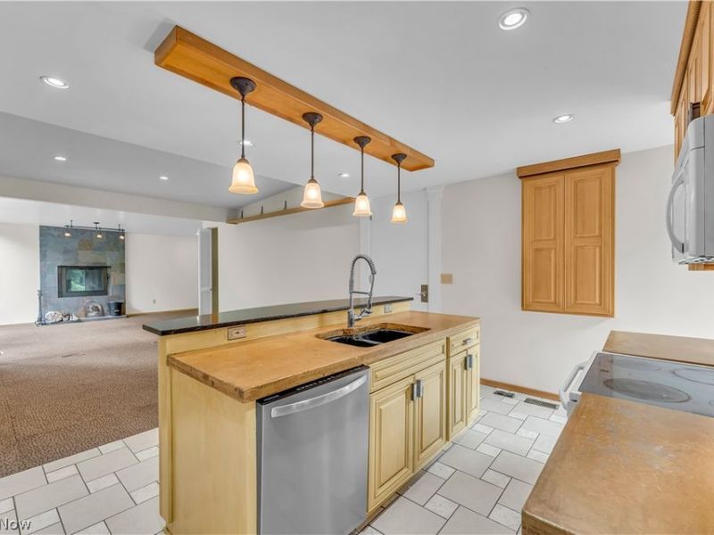 478 Tamiami Trail, Akron, OH 44303 Photo 5