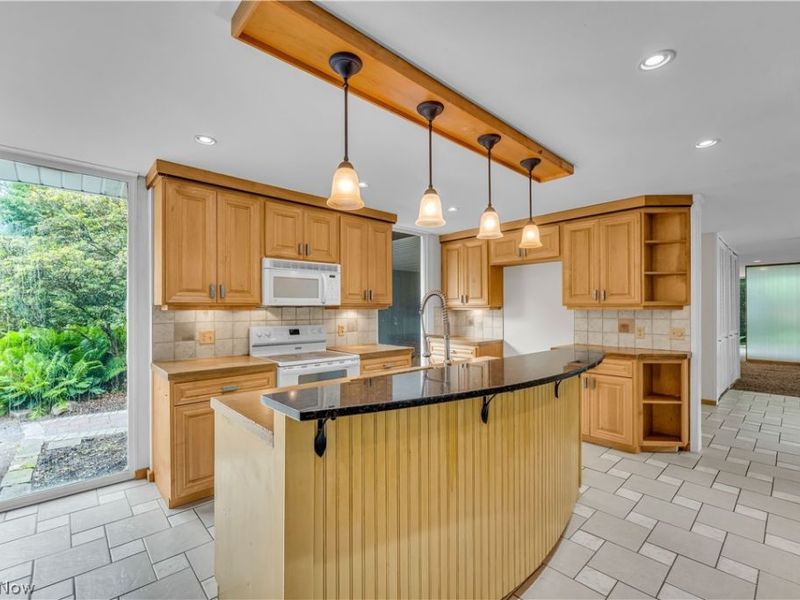 478 Tamiami Trail, Akron, OH 44303 Photo 7